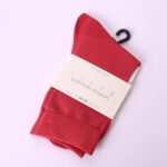 赤い靴下を大人かわいく！ オシャレ上級者のコーデを真似しよう！