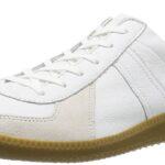 ジャーマントレーナーでミニマルな足元を。メンズコーデのポイントは？